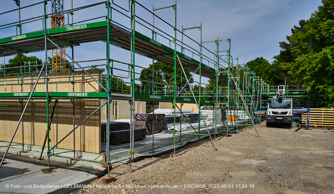 01.06.2023 - Neue Holzwände für das Haus für Kinder in Neuperlach in München